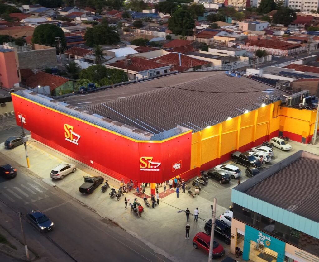 Supermercado S7 Jardim Tropical celebra aniversário da reinauguração com programação especial | Rede Serve Mais frame 001 scaled e1792432398517 1024x841
